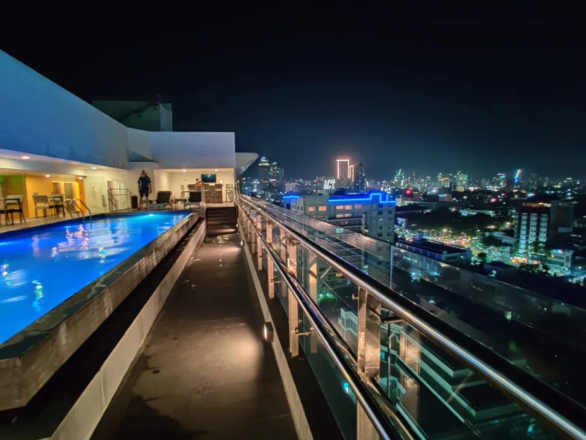 One Central Hotel & Suites 3