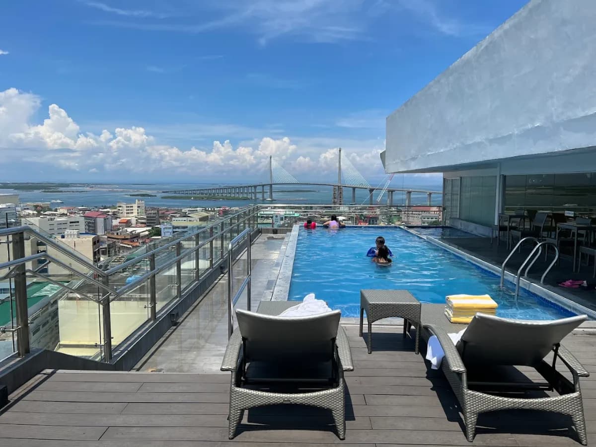 One Central Hotel & Suites 4