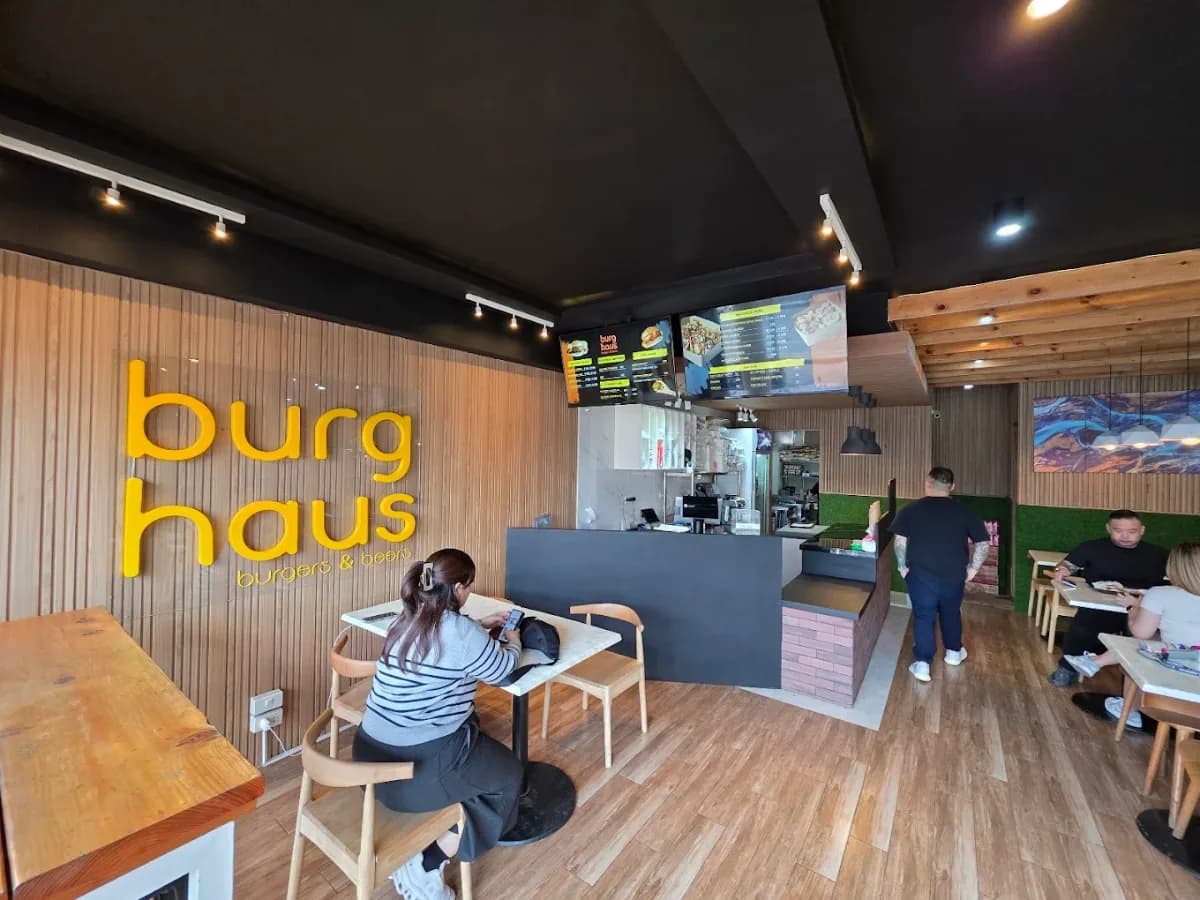 BURG HAUS Burgers & Beers 4