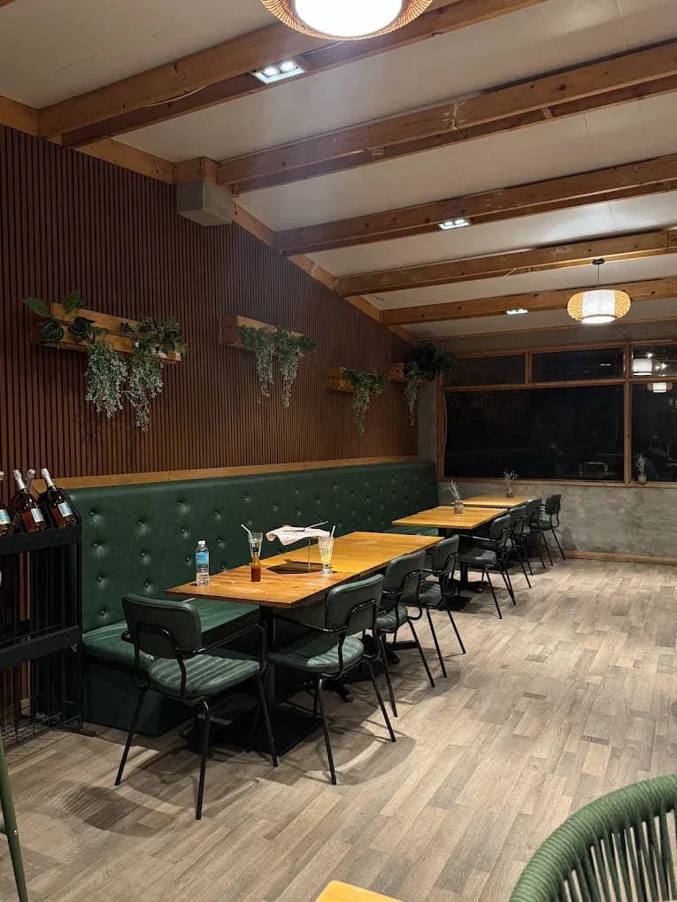 Alburs All In Pizza Burger Pasta 4