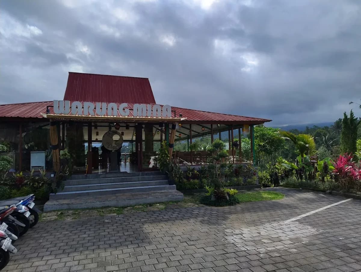 Mina Baturiti Hotel & Resto 2