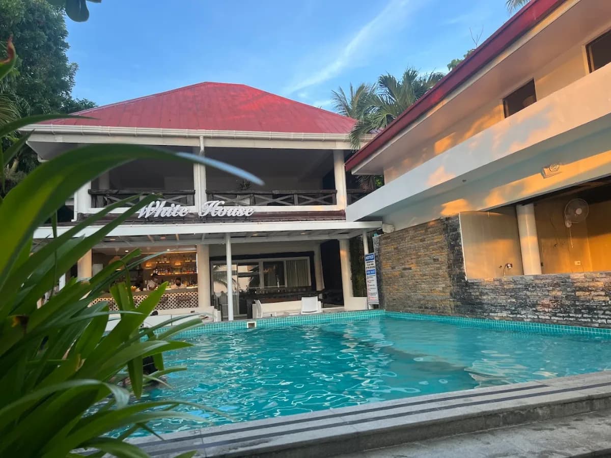 White House Beach Resort