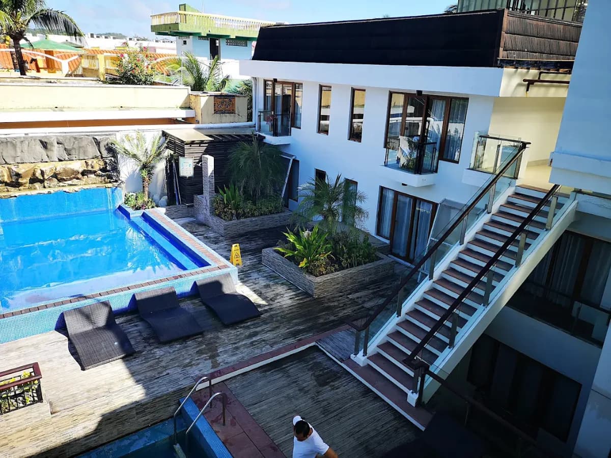 Crown Regency Beach Resort 4