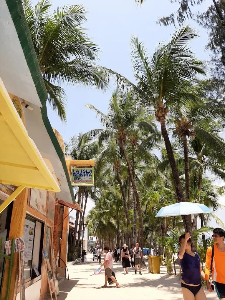 La Isla Bonita Resort Boracay 4