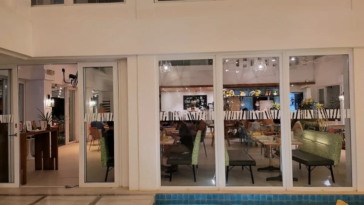 Cha Cha’s Beach Cafe 3