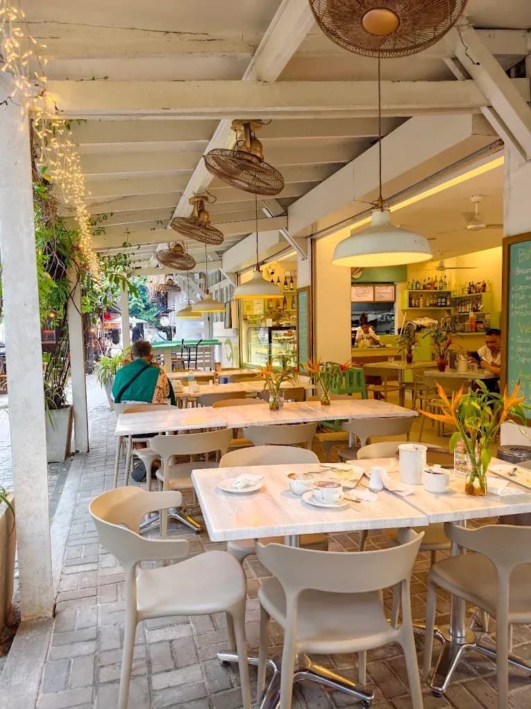 Lemoni Café and Restaurant 2