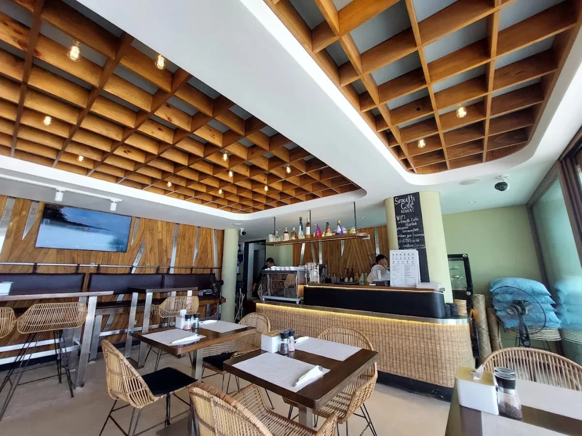 Smooth Boracay - Cafe, Restaurant & Lounge 3