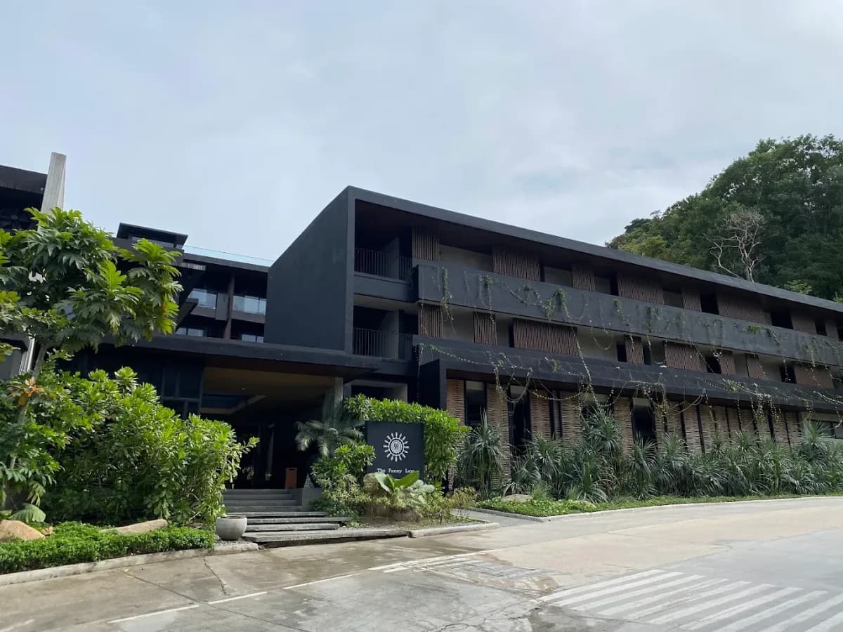 Funny Lion El Nido 3