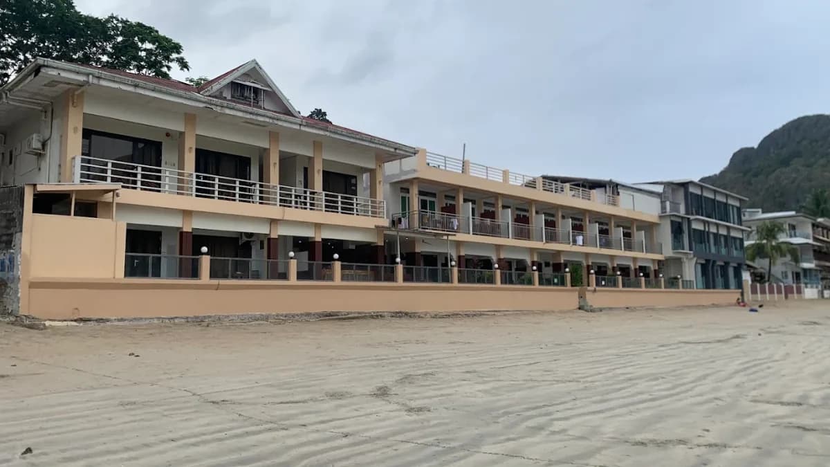 El Nido Beach Hotel 4