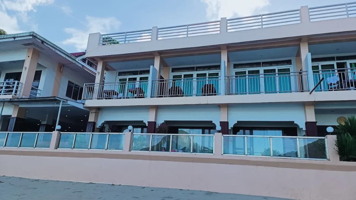 El Nido Beach Hotel 5