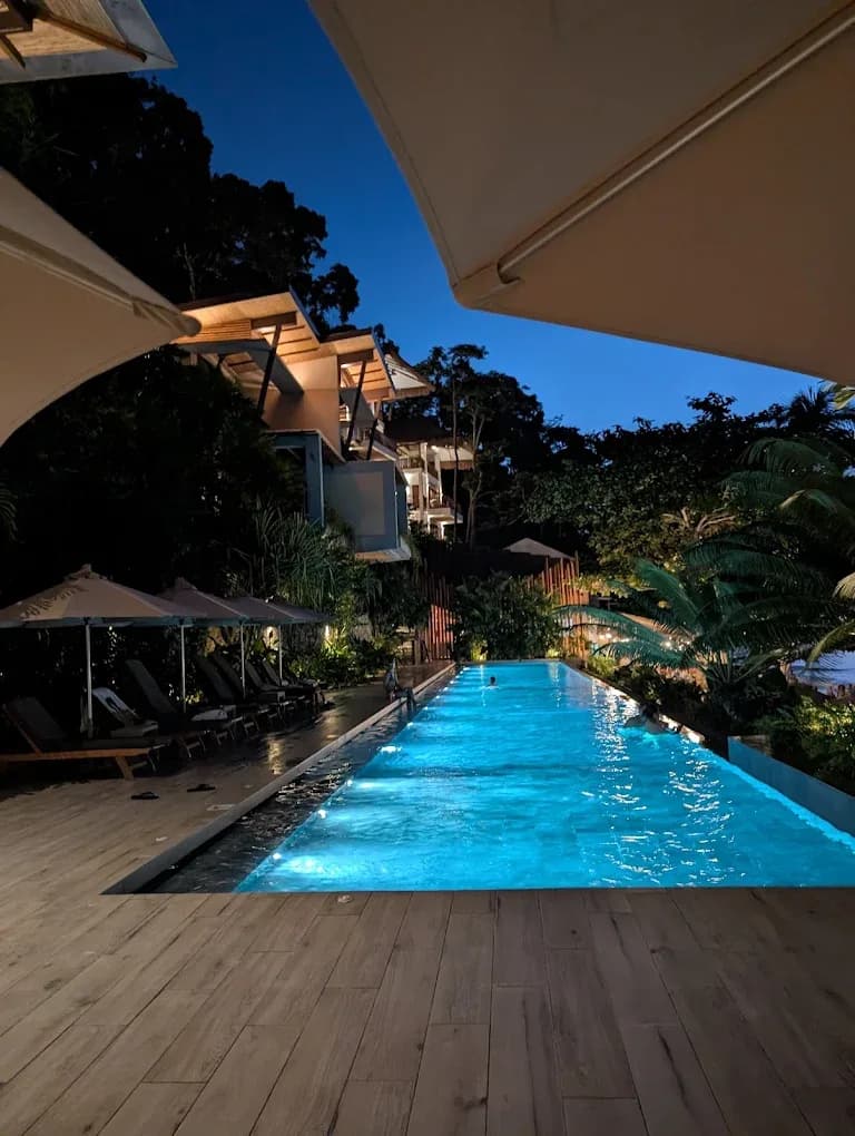 Maremegmeg Beach Club 3