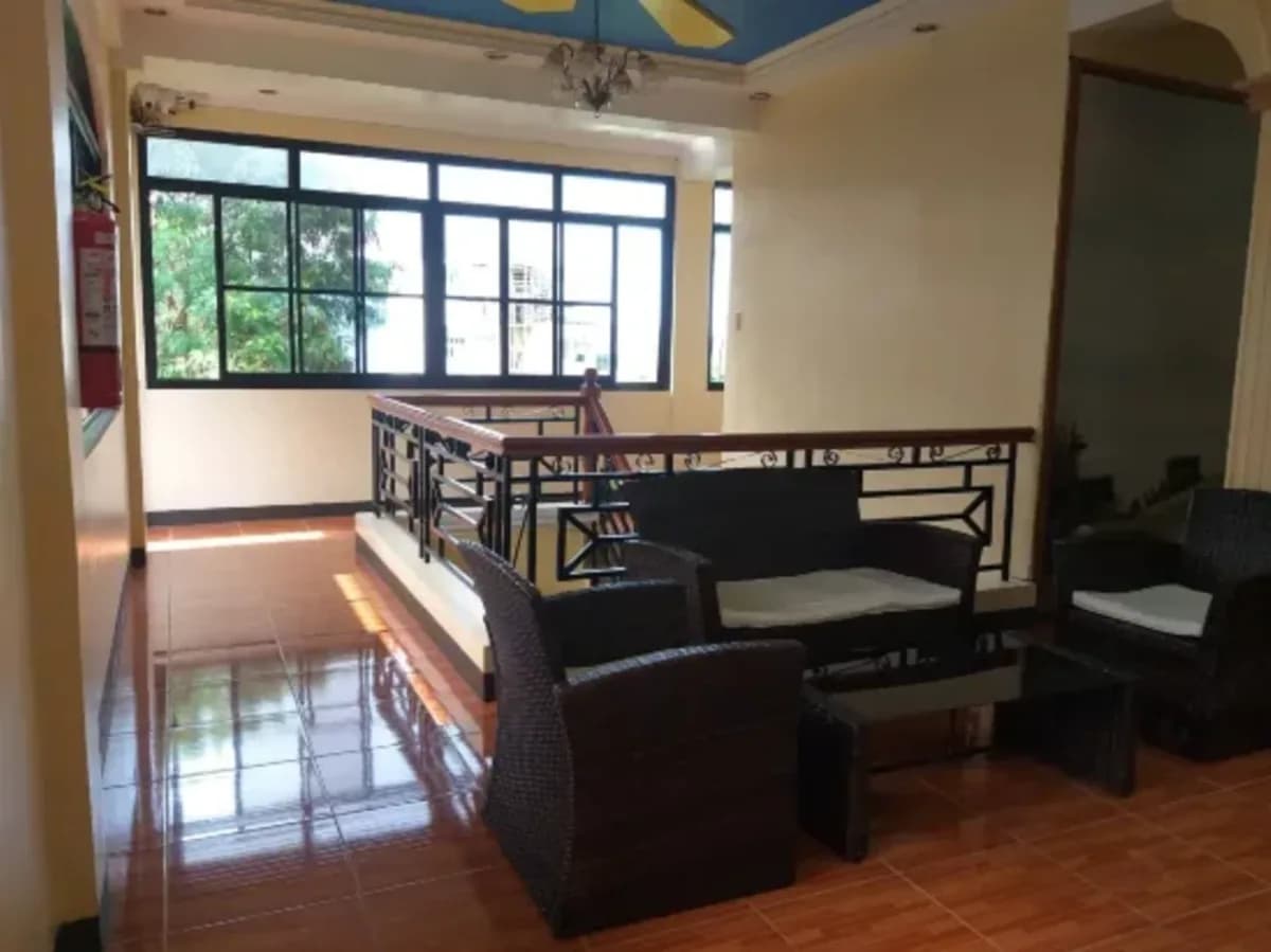 Divine Castle Travellers Inn 3