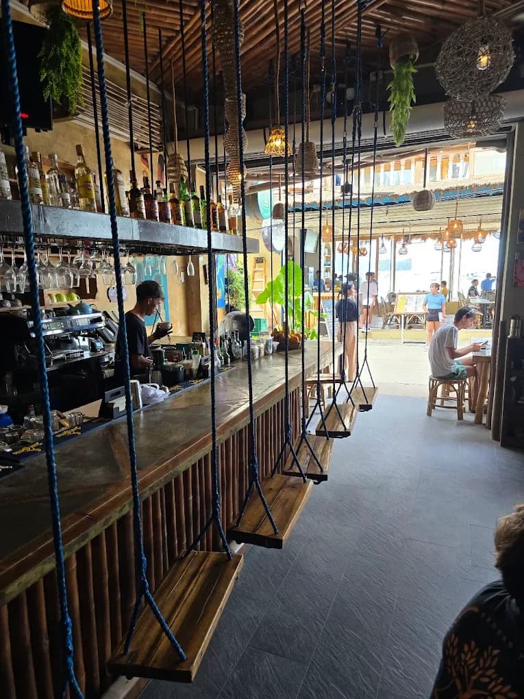 Happiness Beach Bar 3