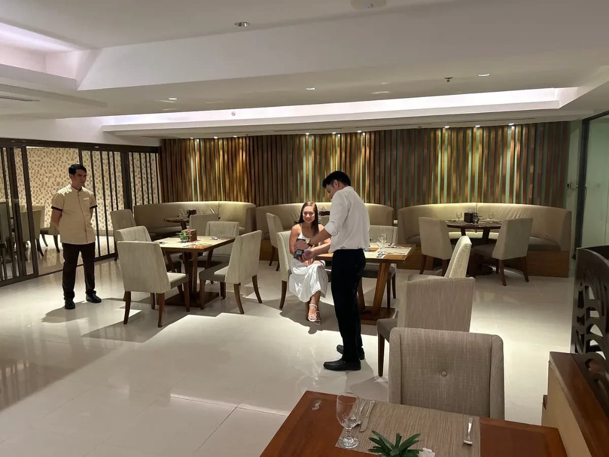 Anibong Restaurant - Best Western Plus The Ivy Hotel