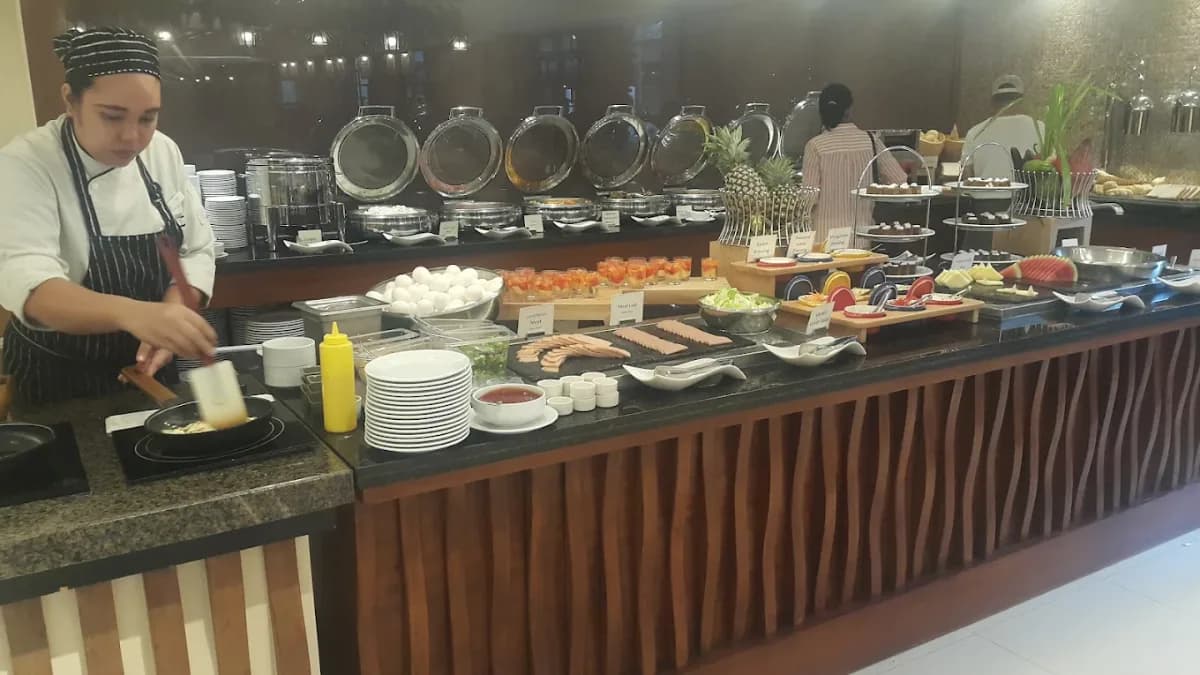 Anibong Restaurant - Best Western Plus The Ivy Hotel 4