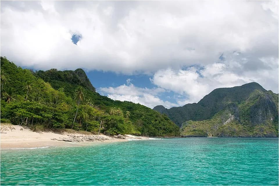 Helicopter Island Beach 1