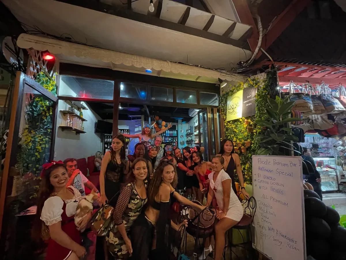 The Poodle Bar - D'Mall Boraca Island