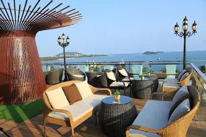 PH Rooftop Bar & Lounge