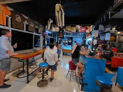 Simon & Oil's Restaurant & Sports Bar