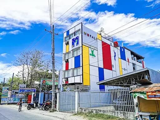 Murals Hostel & Café